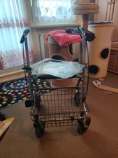 Rollator Gehhilfe mit