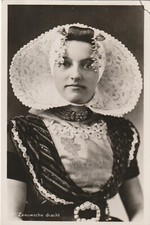 HOLLÄNDERIN IN TRACHT