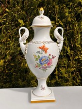 Große elegante Deckelvase