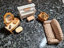 Sylvanian families Klavier Art.Nr 2950, Schmink-Komode Art.Nr 2936, Tisch mit...