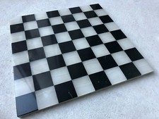 Schachbrett + Schachfiguren unbnutzt vermutl Onyx schwarz weiß grün Schachspiel