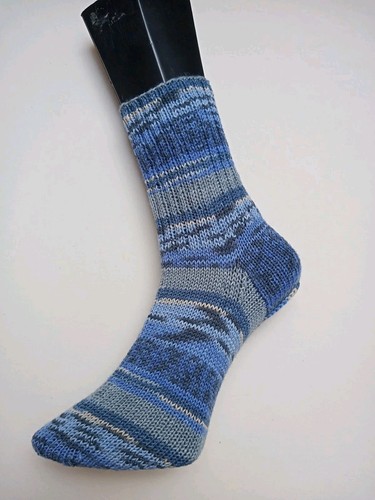 Handgestrickte socken - handgestrickte,