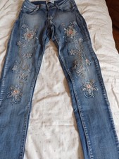 Markenjeans Mit Blumenstickerei Gr. 38