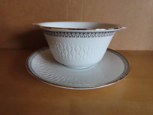 Suppentasse mit untertasse - suppentasse,