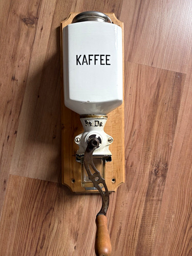 Antike wandkaffeemühle mit - wandkaffeemühle,