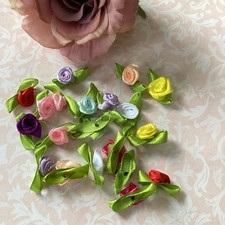 20 Rosen aus Satin, Satinröschen, Röschen mini Rosendeko Aufnäher Deko (K68)