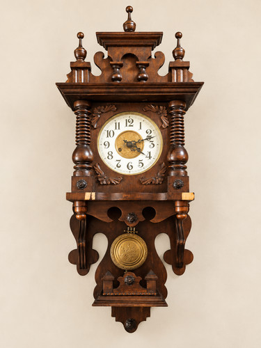 Alte verzierte wanduhr mit - alte,