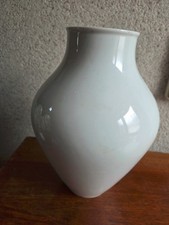 Sehr schöne weisse Wagenfeld  Vase aus Porzellan,  "Fürstenberg"