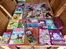 XXL Konvolut Mädchen Spielzeug Pferde/Spiele/Armbanduhr/Bücher/Hefte/Pferdeleine