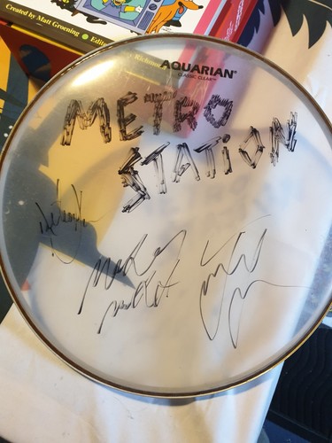 Lot signed metro - lot, of