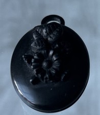 altes Medaillon aus Gagat ca