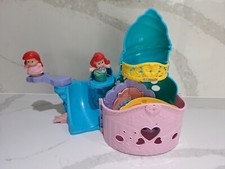 Fisher Price Little People Disney Arielle’s Musical Castle & 2 Arielle Figuren 
