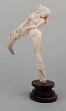 Geschnitzte Blumen-Maid auf