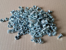 100 x Schraube /