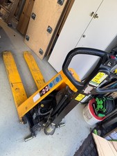 Elektrischer Hubwagen / Ameise