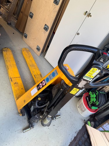 Elektrischer hubwagen ameise - /,