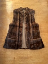 Nerzweste mit Seitenschlitz