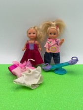 2 alte Simba Kelly Shelly Puppen + Wippe + Kleidung
