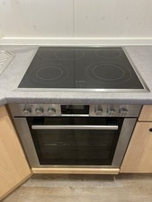 Bosch Einbaubackofen  mit zwei Auszugschienen und Glas-Ceranfeld