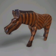 Zebra-Figur aus geschnitztem