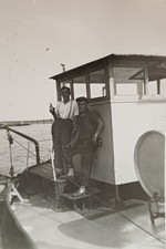 Zwei Matrosen auf einem