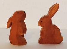 Krippenfiguren-  2 Hasen  6,5 und 5,5 cm hoch - Margarete Ostheimer  90er Jahre 