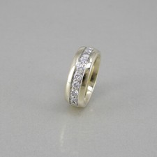 Massiver Ring Halbmemoire