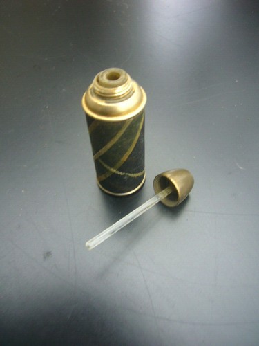 Alter flakon aus metall mit - aus,
