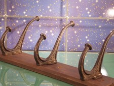 antike Hakenleiste Wand Garderobe  französische Normandie Holz Metall