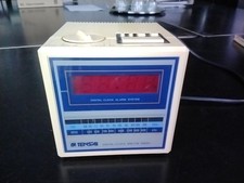 Vintage Radiowecker 70er Jahre