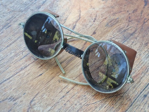 Runde sonnenbrille mit leder - runde,