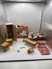 Puppenmöbel mit „echtem