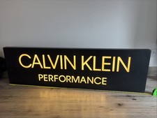 Riesiges 4 Fuß Calvin Klein