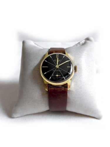 Schwarze armbanduhr von - armbanduhr,