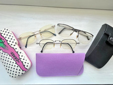 Konvolut von drei ital. Designer-Brillgestelle mit Gleitsichtgläsern mit Etui´s