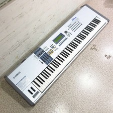 YAMAHA MOTIV ES8 Synthesizer
