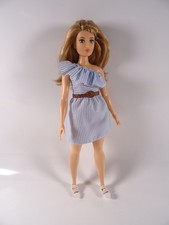 Barbiepuppe curvy dunkelblond schulterfreies Kleid Gürtel Mattel FJF41 (19151)