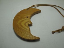 Mond aus Robinie, mit