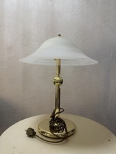 Schicke Tischlampe Aus Metall In Gold Und Glas