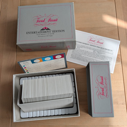 Trivial pursuit entertainment - pursuit,