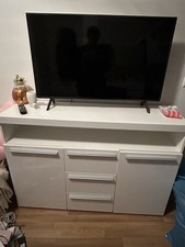 Weiße Fehrnseher Kommode