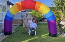 aufblasbarer Regenbogen wie Hüpfburg Deko Veranstaltung Kindergeburtstag Party