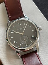 Nomos Club Automat Datum