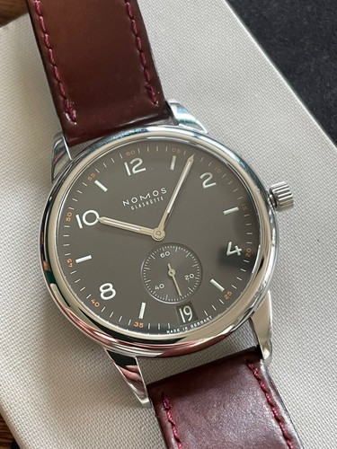 Nomos club automat - club, datum