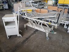 Hill Rom Pflegebett Krankenhausbett höhenverstellbar mit Nachttisch 