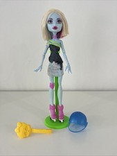 MONSTER HIGH FIGUR 2010, ABBEY BOMINABLE, SKULTIMATE ROLLER MAZE, MATTEL