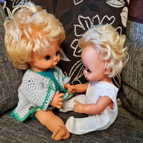 Zwei ddr puppenkinder mit - ddr-,