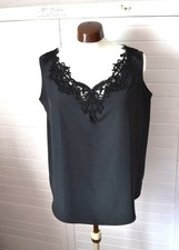 Damentop schwarz mit Spitze