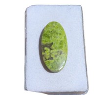 Grüner Opal Cabochon