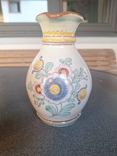 Tonkrug mit blumenmuster - tonkrug,